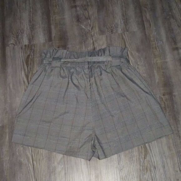 French Kiss gray elastic ruffle waisted shorts with belt - Picture 5 of 5